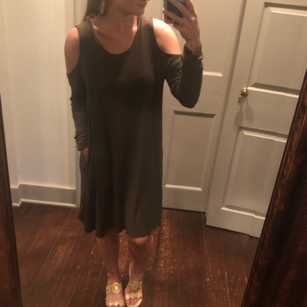 Cold Shoulder long-sleeved dress